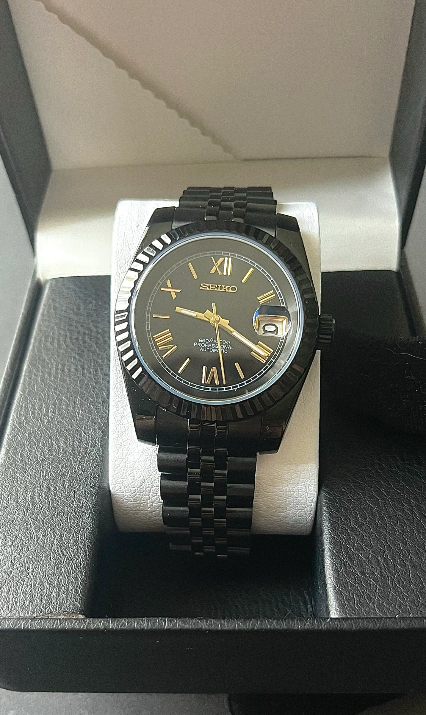 ✨ Reloj – Esfera Negra/Dorada y Números romanos ✨ – photo 2